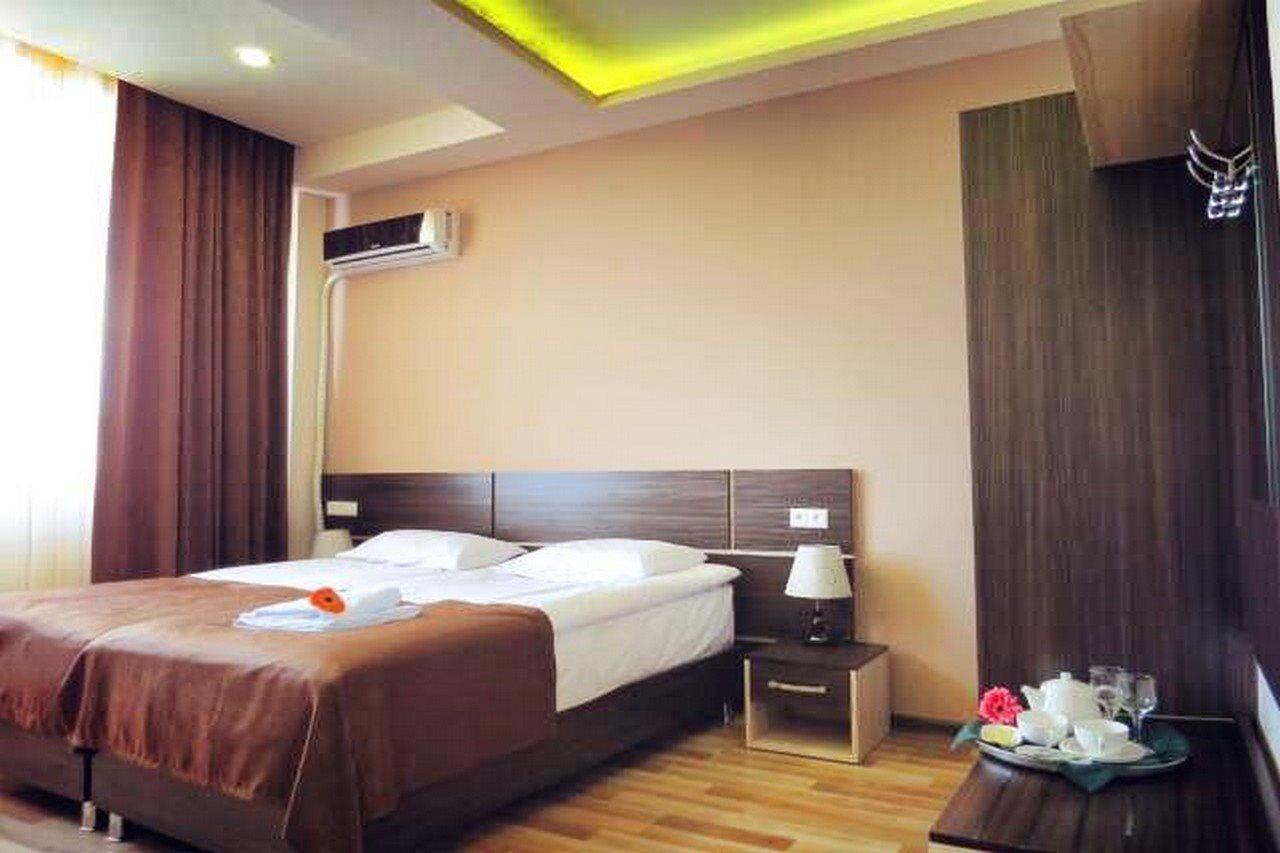 Olympia Garden Hotel Yerevan Exterior photo