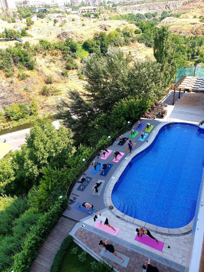 Olympia Garden Hotel Yerevan Exterior photo