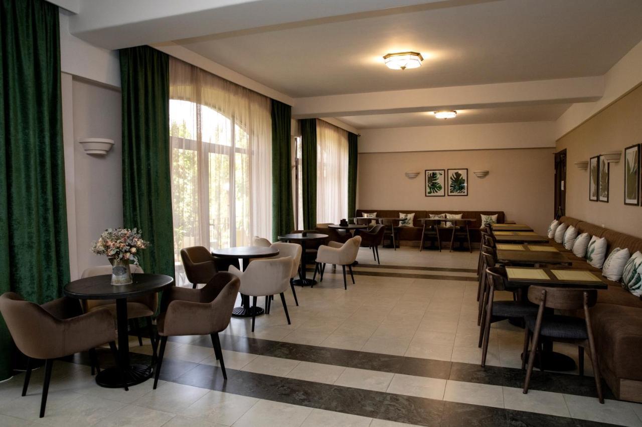 Olympia Garden Hotel Yerevan Exterior photo