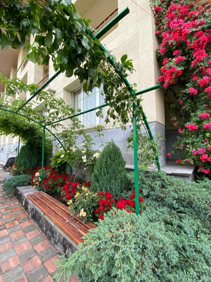 Olympia Garden Hotel Yerevan Exterior photo