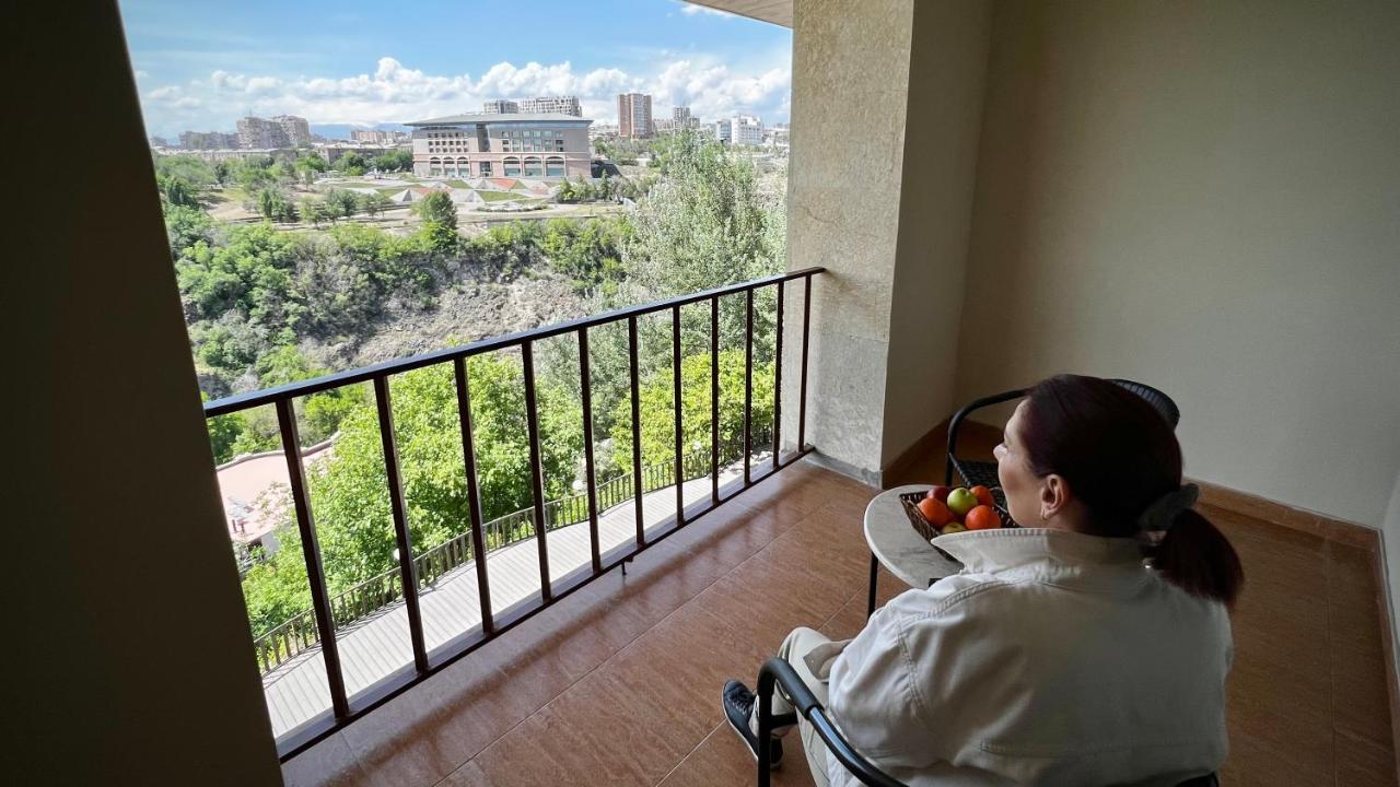 Olympia Garden Hotel Yerevan Exterior photo