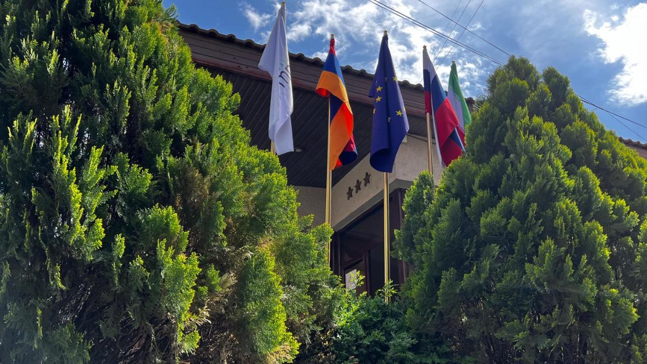 Olympia Garden Hotel Yerevan Exterior photo