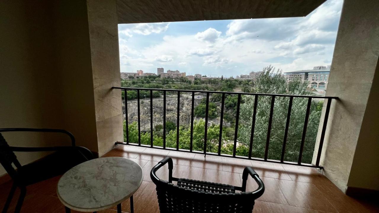 Olympia Garden Hotel Yerevan Exterior photo