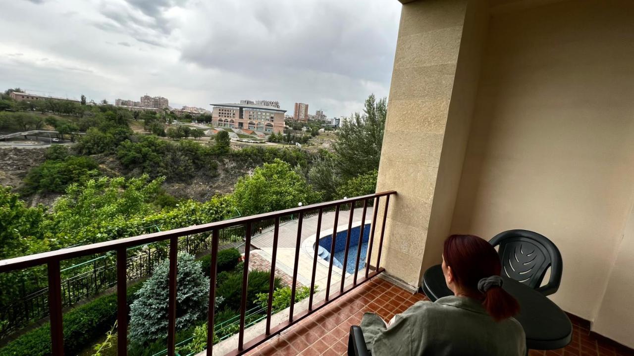 Olympia Garden Hotel Yerevan Exterior photo