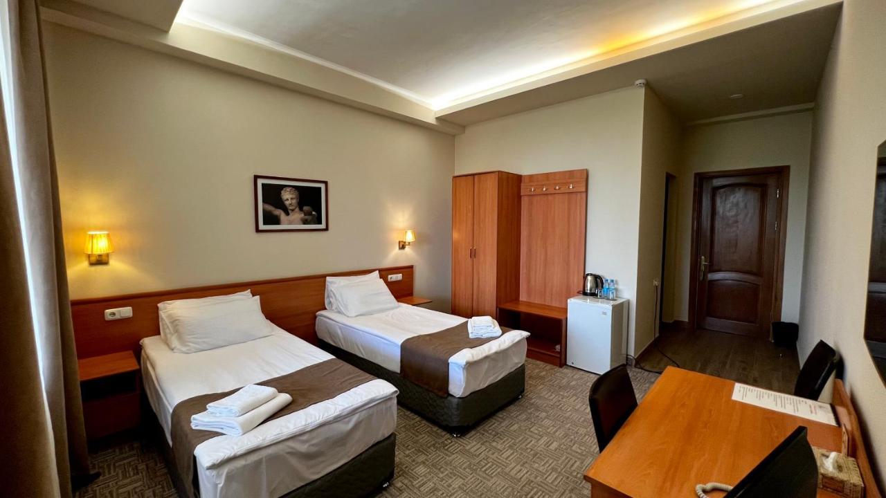 Olympia Garden Hotel Yerevan Exterior photo