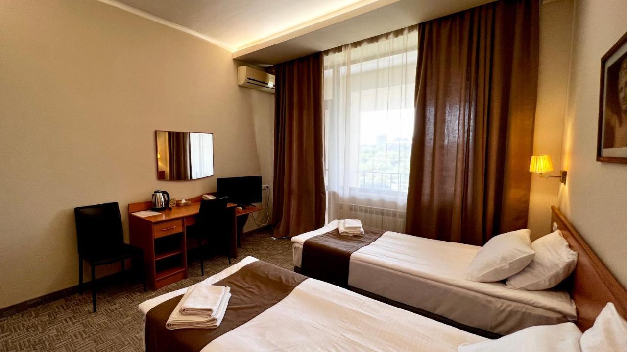 Olympia Garden Hotel Yerevan Exterior photo