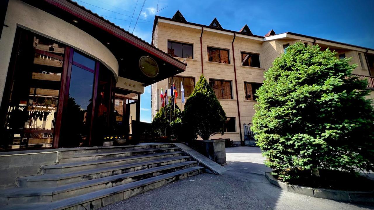 Olympia Garden Hotel Yerevan Exterior photo