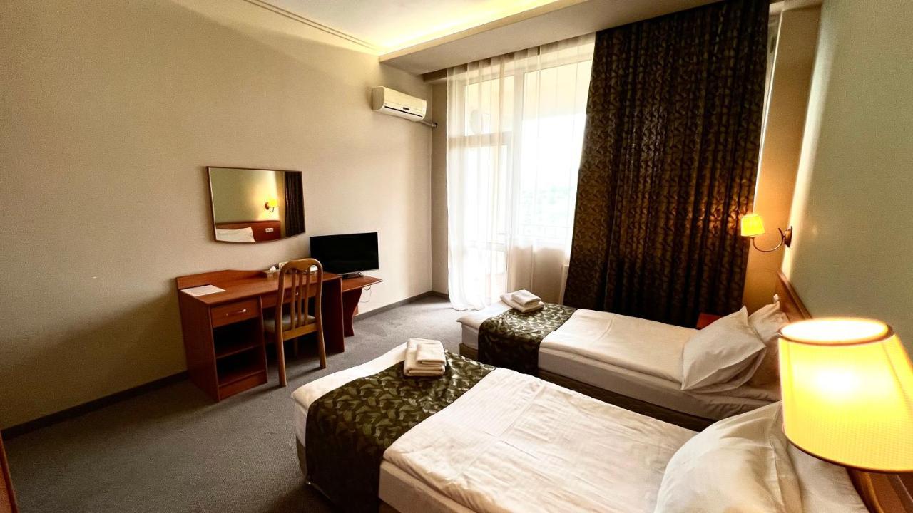 Olympia Garden Hotel Yerevan Exterior photo