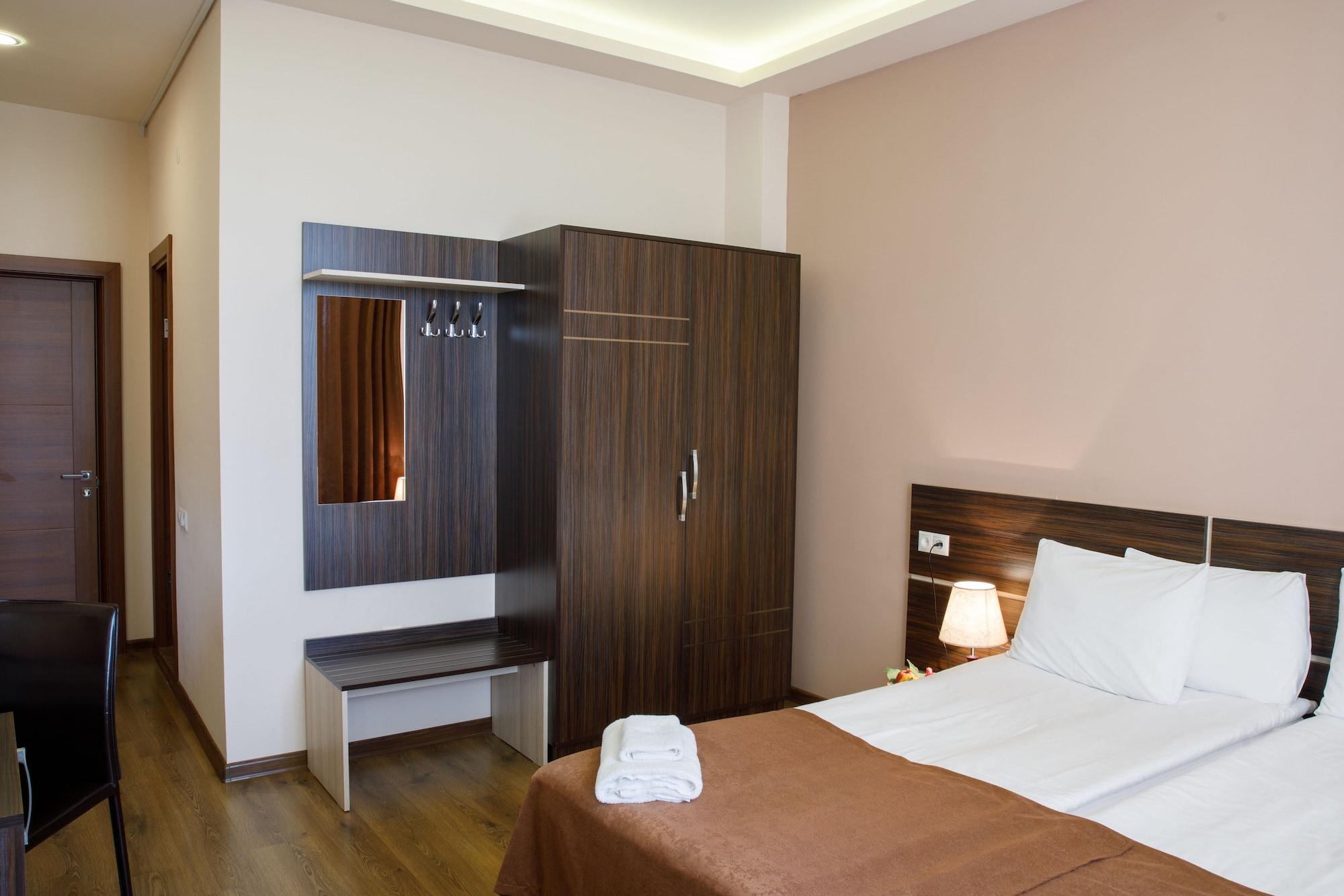 Olympia Garden Hotel Yerevan Exterior photo