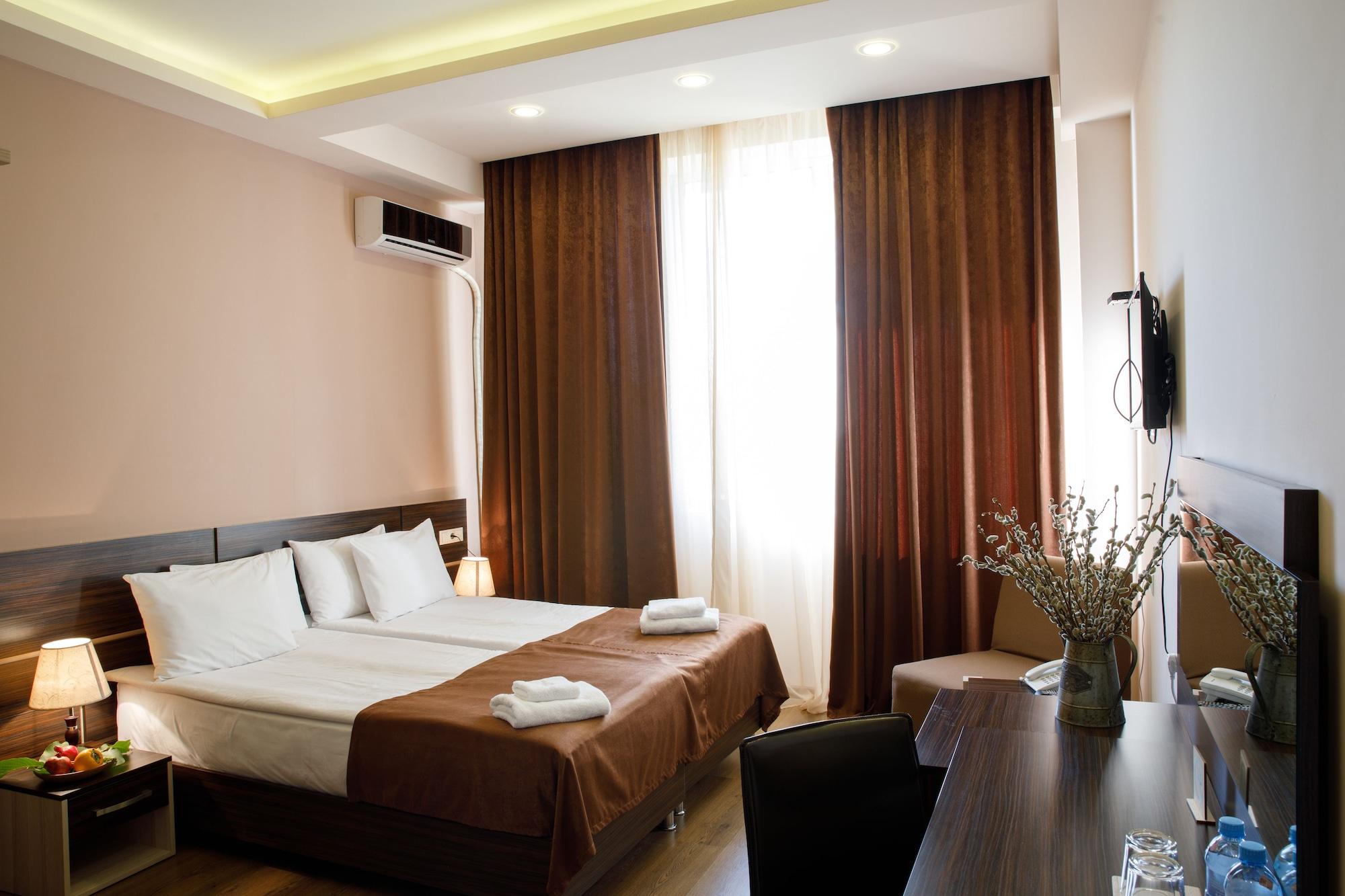 Olympia Garden Hotel Yerevan Exterior photo