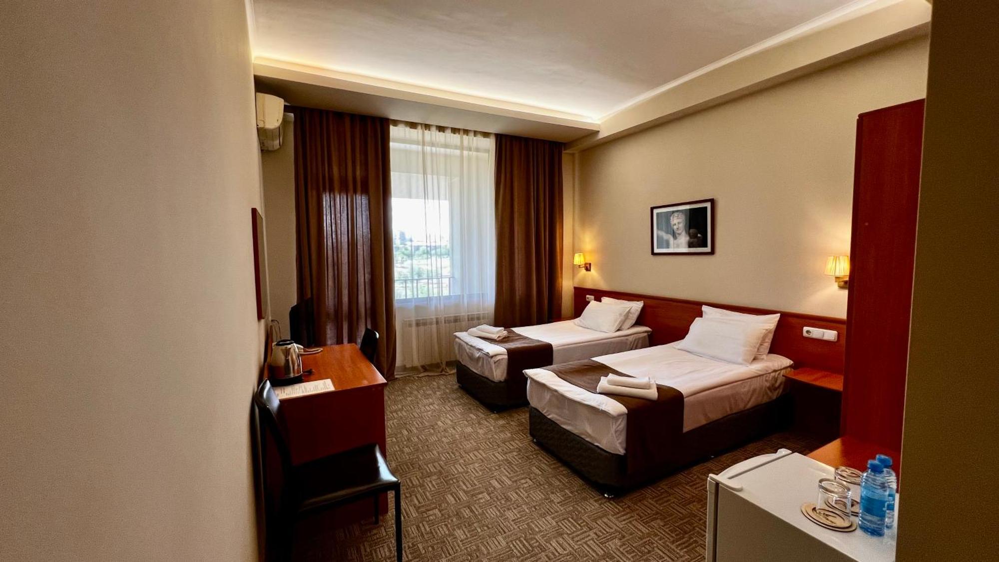 Olympia Garden Hotel Yerevan Exterior photo