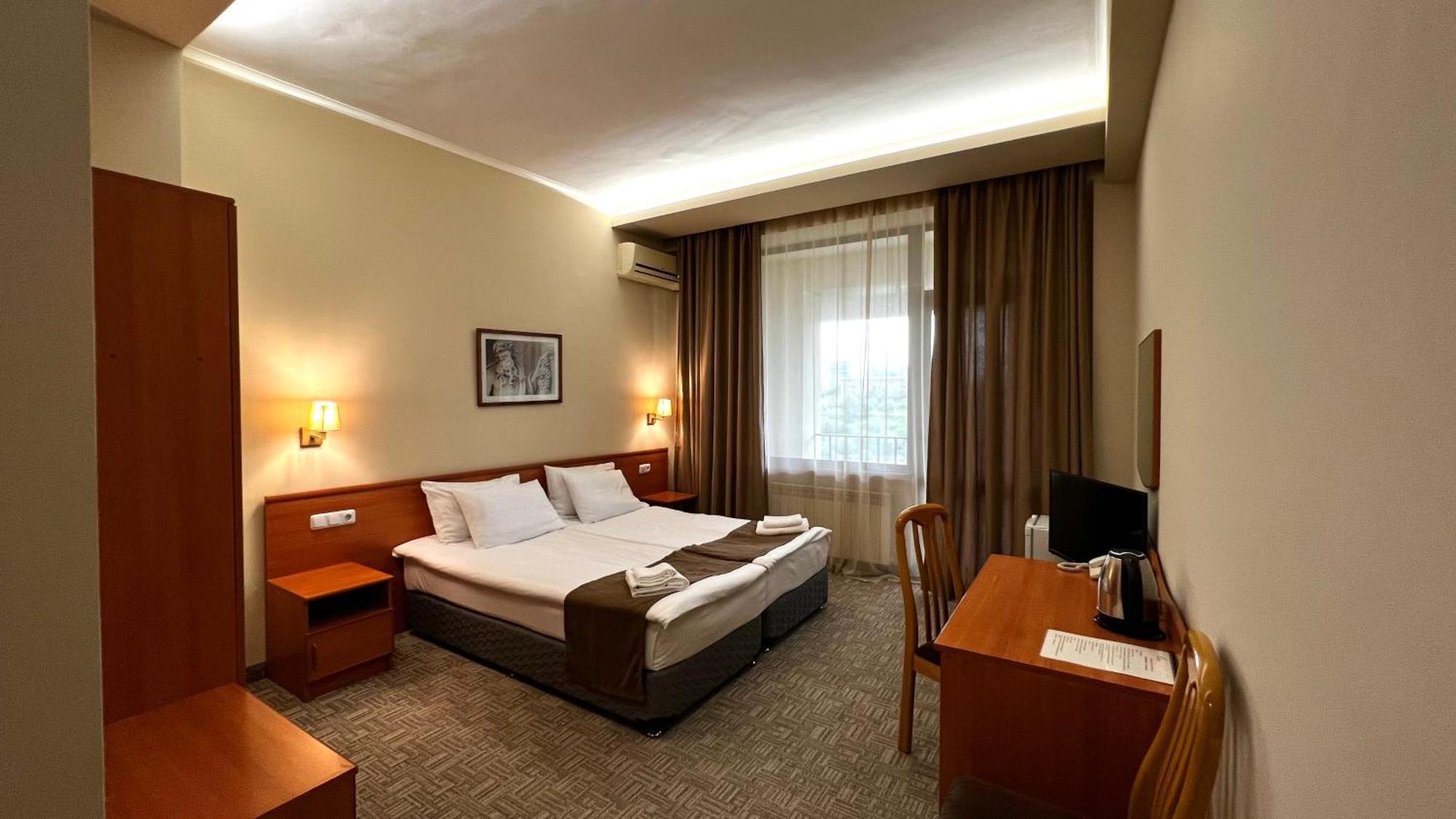 Olympia Garden Hotel Yerevan Exterior photo