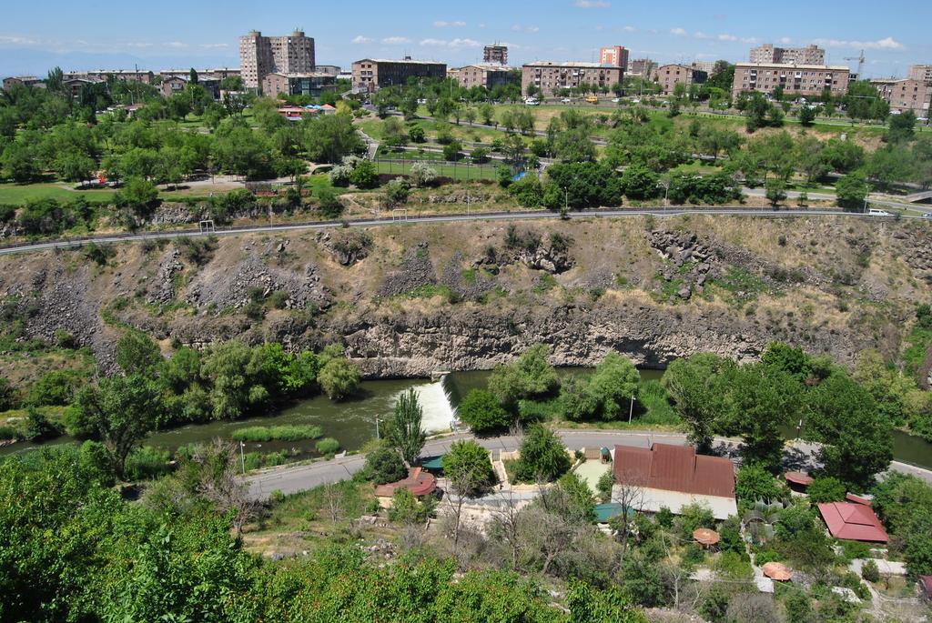 Olympia Garden Hotel Yerevan Exterior photo