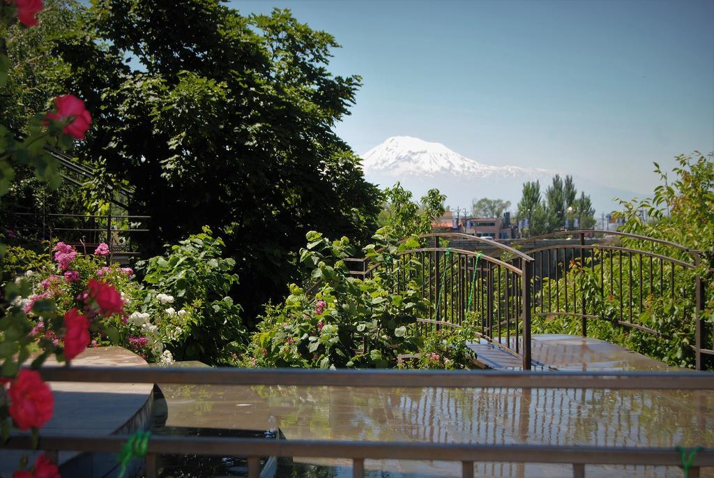 Olympia Garden Hotel Yerevan Exterior photo