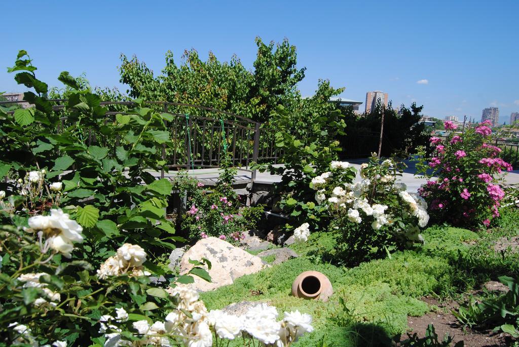 Olympia Garden Hotel Yerevan Exterior photo