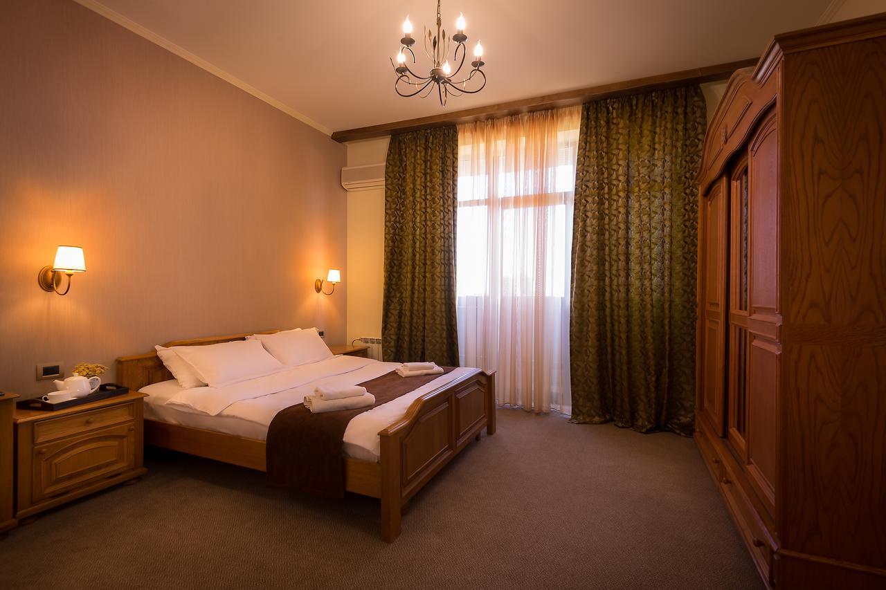 Olympia Garden Hotel Yerevan Exterior photo