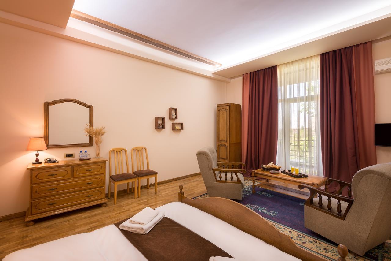 Olympia Garden Hotel Yerevan Exterior photo