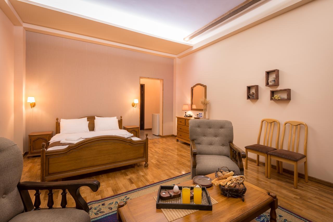 Olympia Garden Hotel Yerevan Exterior photo