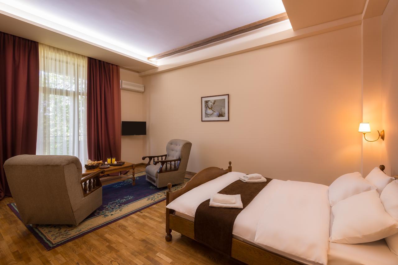 Olympia Garden Hotel Yerevan Exterior photo