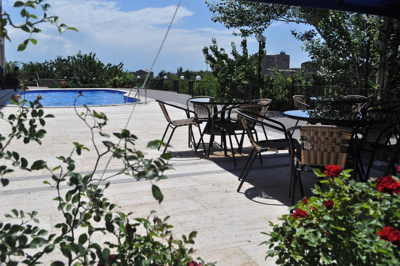 Olympia Garden Hotel Yerevan Exterior photo