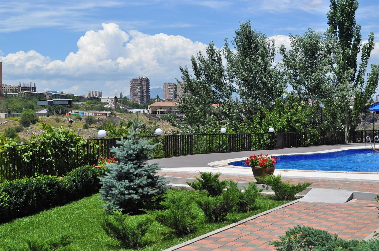 Olympia Garden Hotel Yerevan Exterior photo