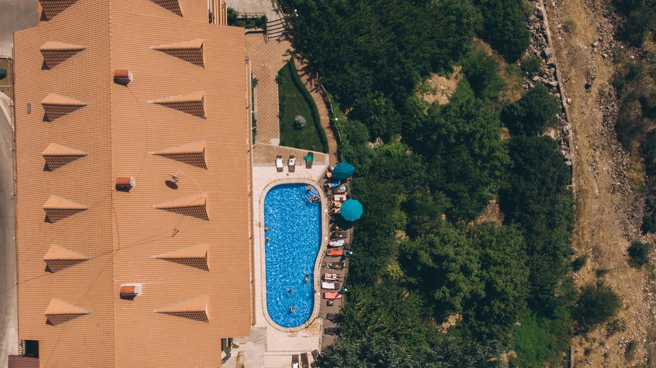 Olympia Garden Hotel Yerevan Exterior photo