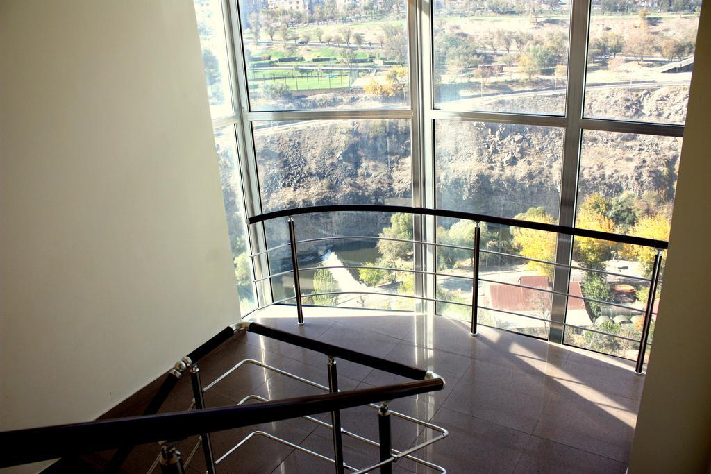 Olympia Garden Hotel Yerevan Exterior photo