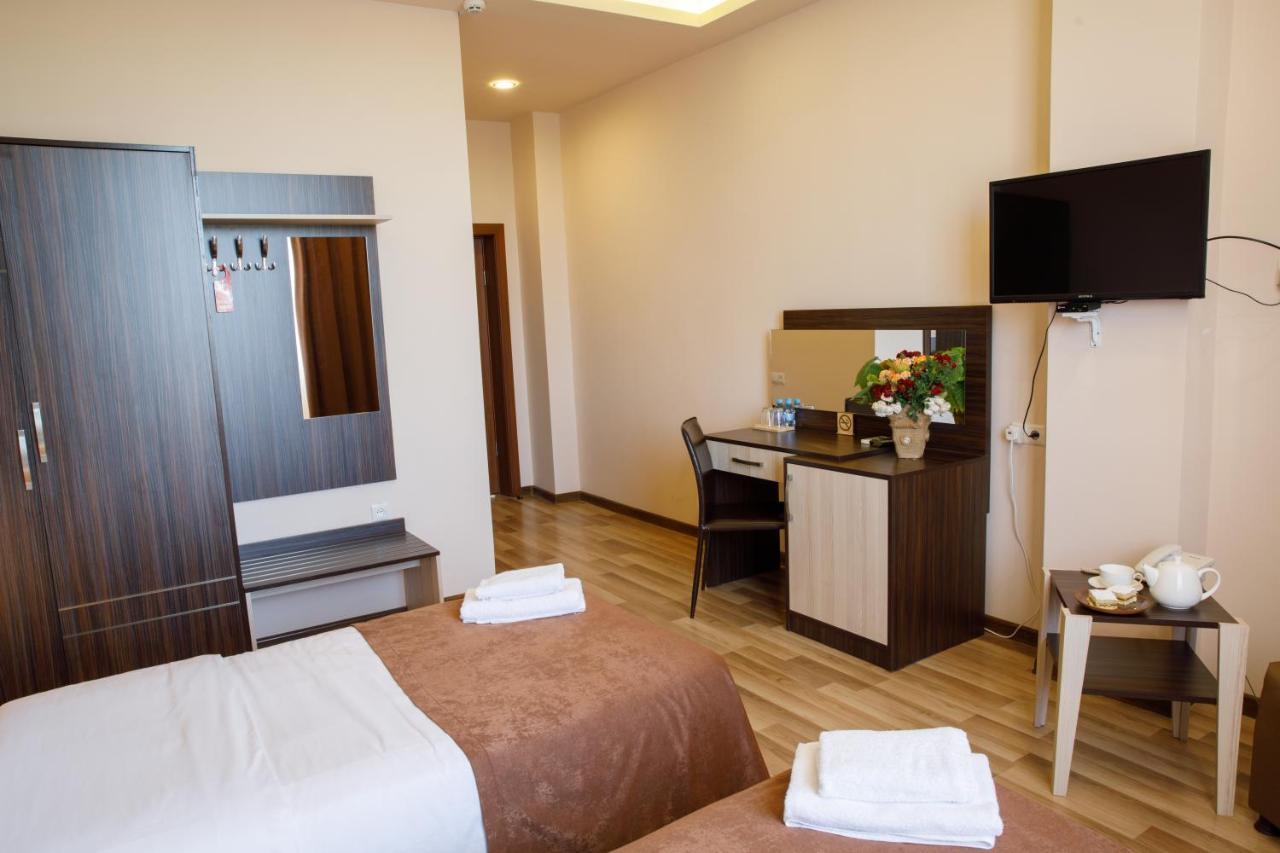 Olympia Garden Hotel Yerevan Exterior photo
