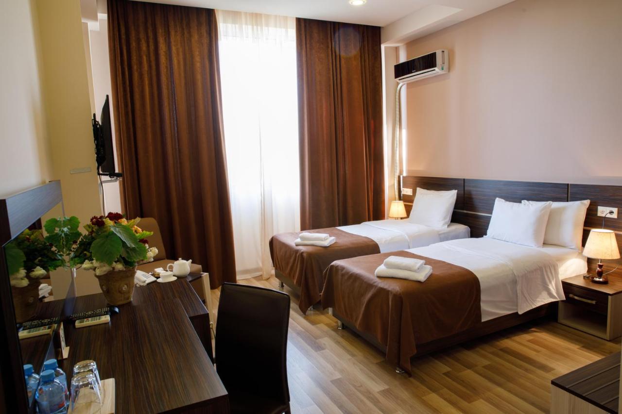 Olympia Garden Hotel Yerevan Exterior photo